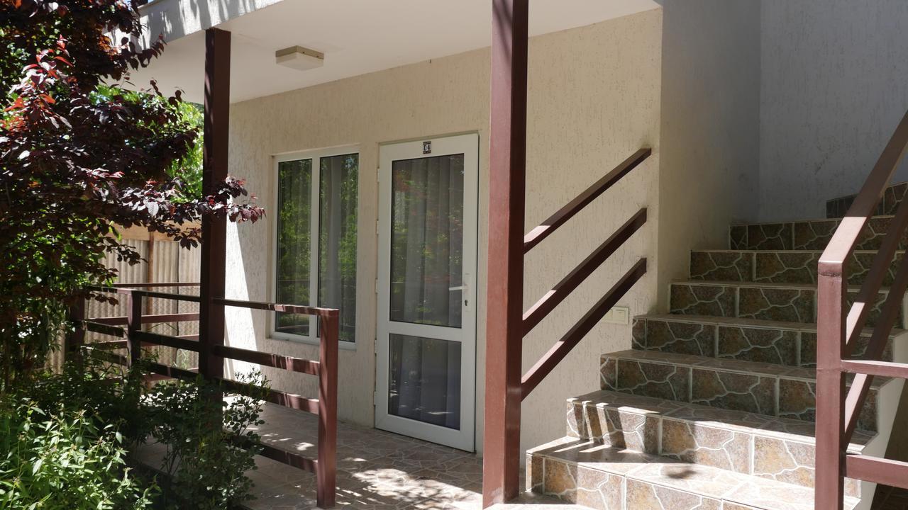 Guest House Leto Dolinka Exterior photo