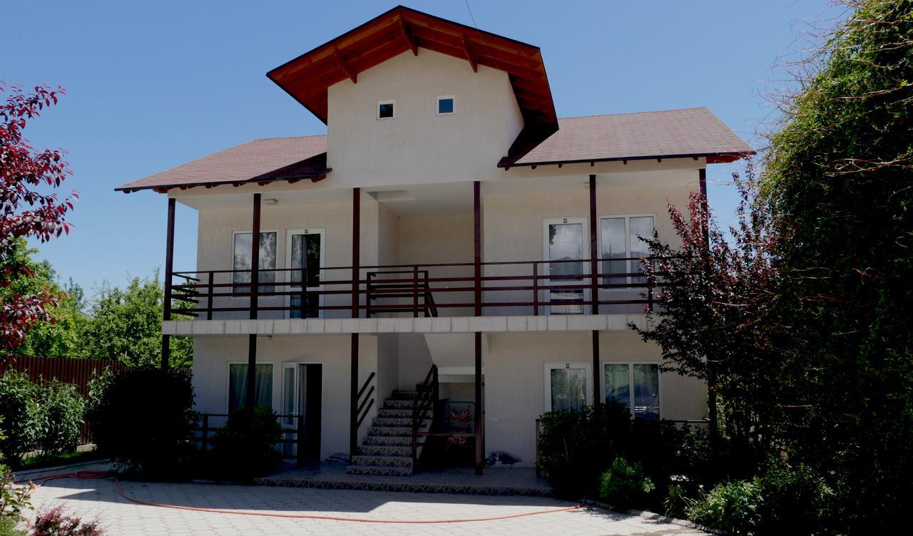 Guest House Leto Dolinka Exterior photo