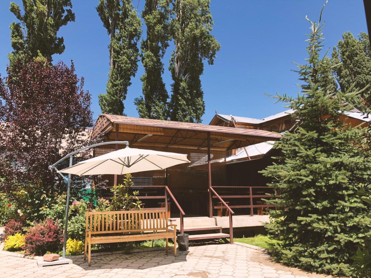 Guest House Leto Dolinka Exterior photo