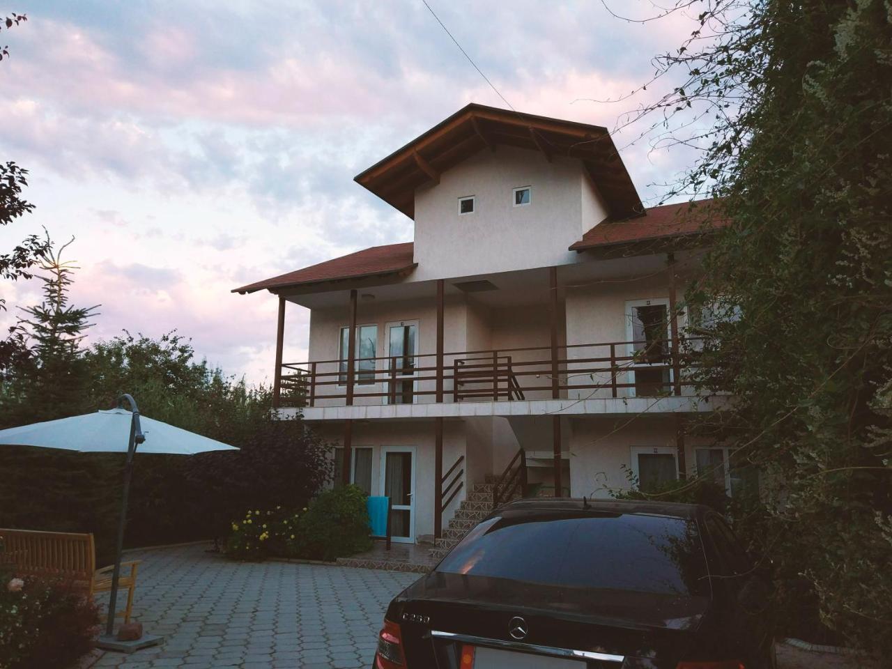 Guest House Leto Dolinka Exterior photo